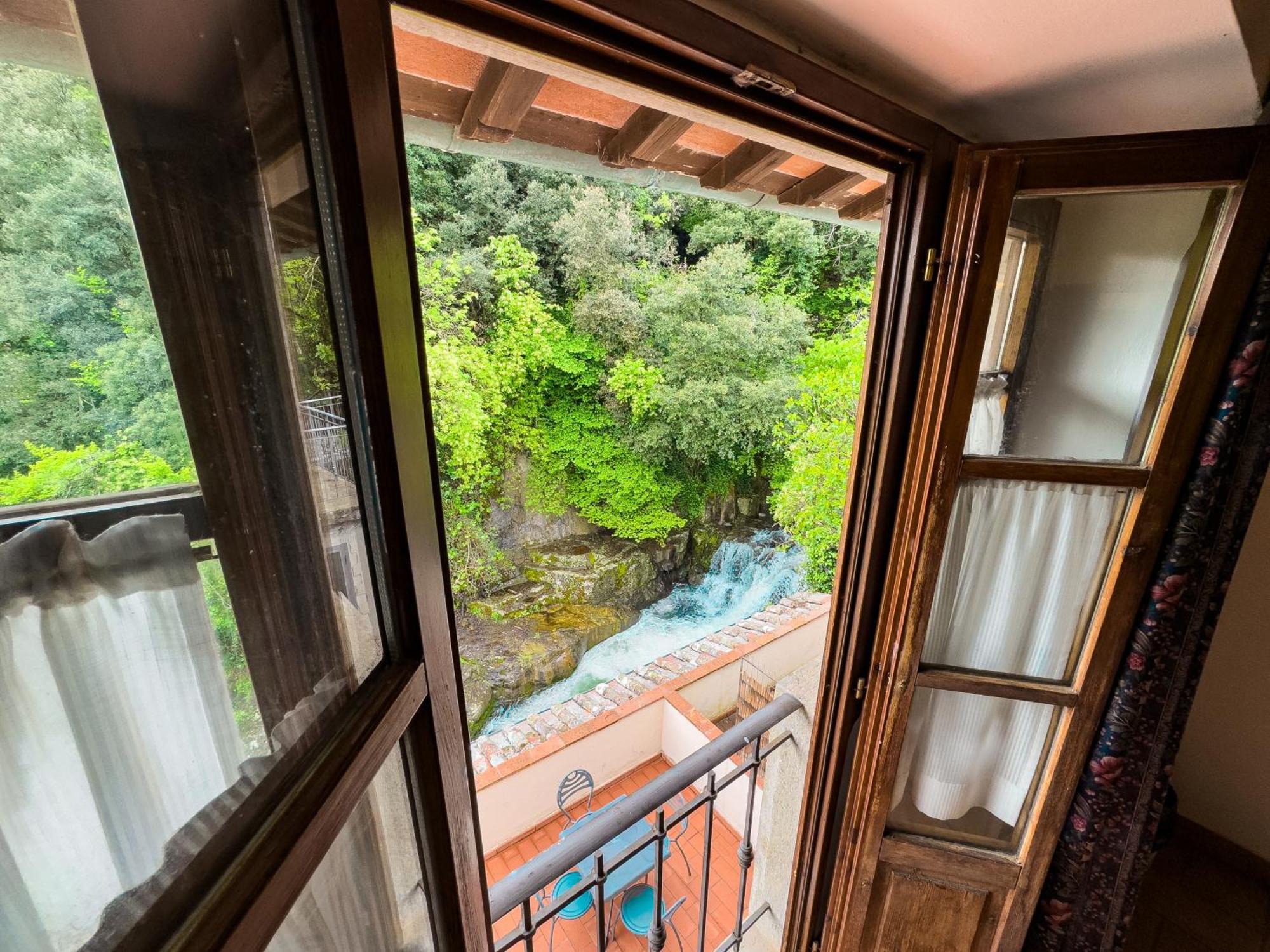 La Ferriera Exclusive Resort - Pool & Waterfall Loro Ciuffenna Exterior foto