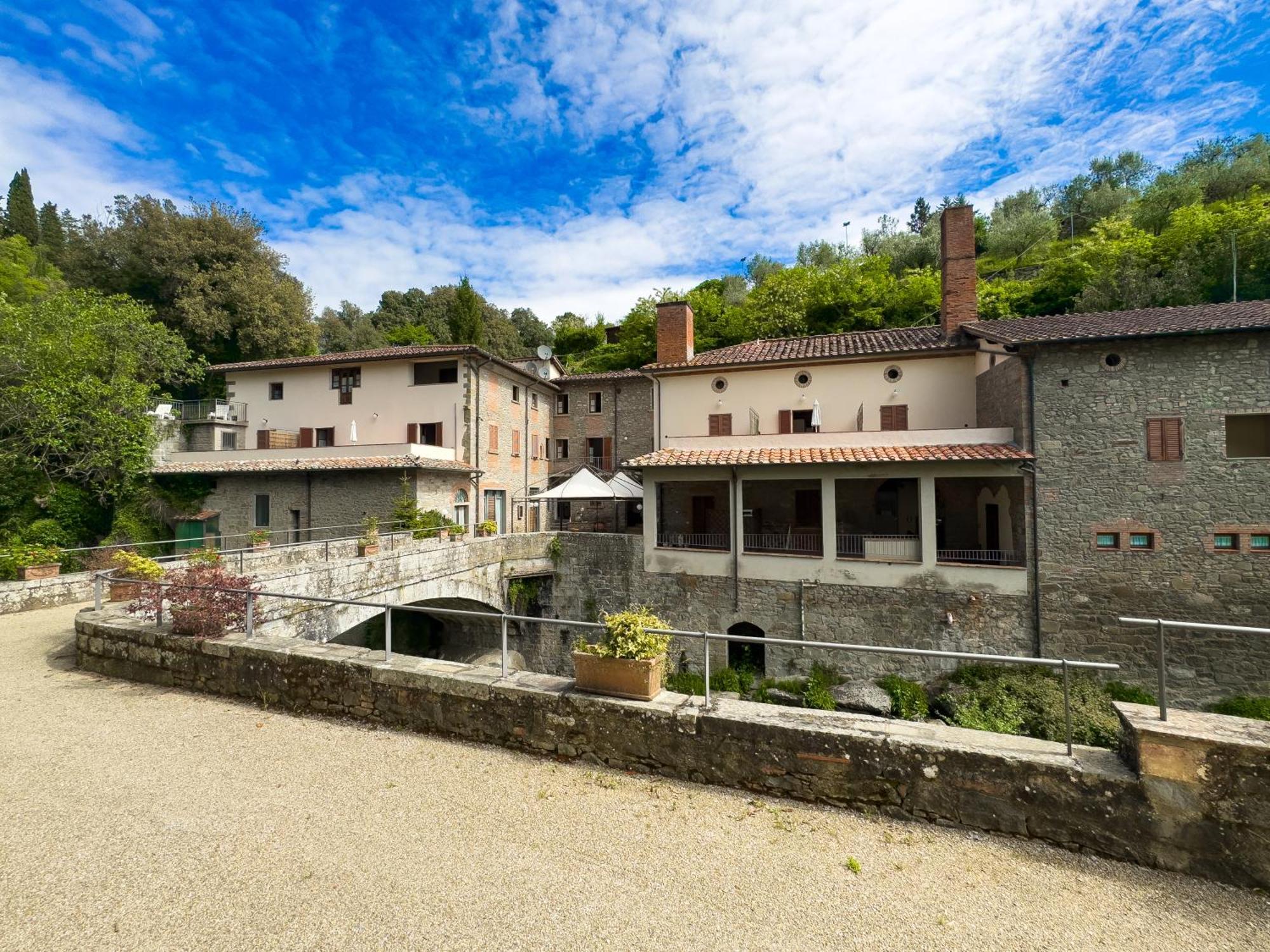 La Ferriera Exclusive Resort - Pool & Waterfall Loro Ciuffenna Exterior foto